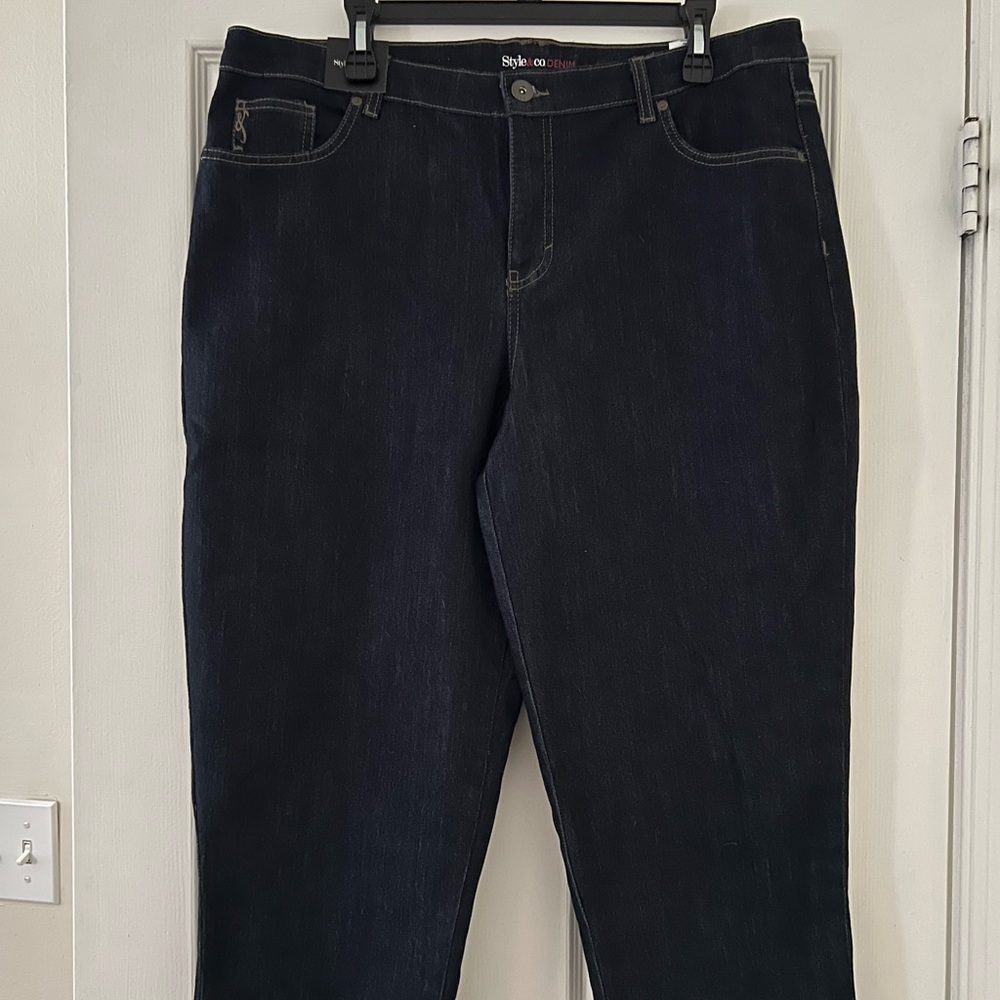 Style and Company size 18w Capris. NWT